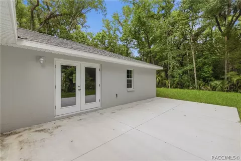Exterior - 21 River Trail Dr, Inglis, FL 34449 photo 5 of 8
