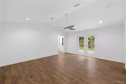 Living - 21 River Trail Dr, Inglis, FL 34449 photo 3 of 4