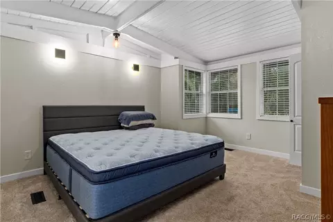 Bedroom - 6466 N Lakeside Dr, Hernando, FL 34442 photo 1 of 5