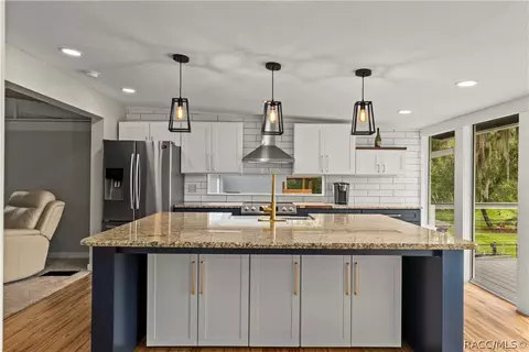 Kitchen - 6466 N Lakeside Dr, Hernando, FL 34442 photo 4 of 5