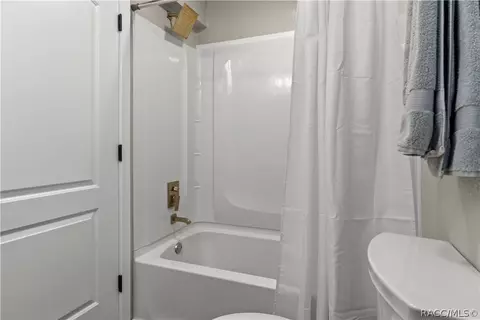 Bath - 6466 N Lakeside Dr, Hernando, FL 34442 photo 2 of 6