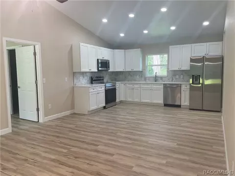Kitchen - 6532 N Iris Dr, Hernando, FL 34442 photo 1 of 3