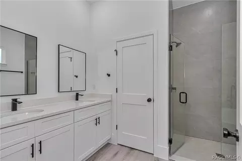Bath - 225 E Caldwell Dr, Dunnellon, FL 34434 photo 1 of 4