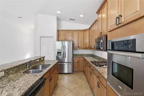 Kitchen - 1027 W Skyview Crossing Dr, Hernando, FL 34442 photo 2 of 4