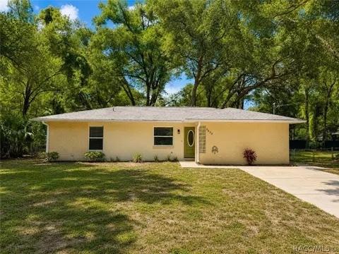 9620 W Gardeners Ln, Crystal River, FL 34428