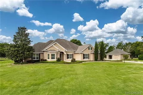 10517 NE 27th St, Oxford, FL 34484