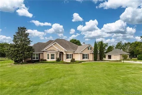 10517 NE 27th St, Oxford, FL 34484