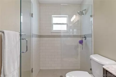 Bath - 4826 E Amherst St, Hernando, FL 34442 photo 2 of 2