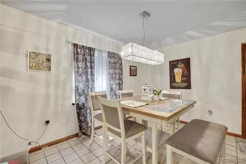 Dining - 1931 SE 39th St, Ocala, FL 34480 photo 2 of 3