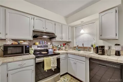 Kitchen - 1931 SE 39th St, Ocala, FL 34480 photo 2 of 3
