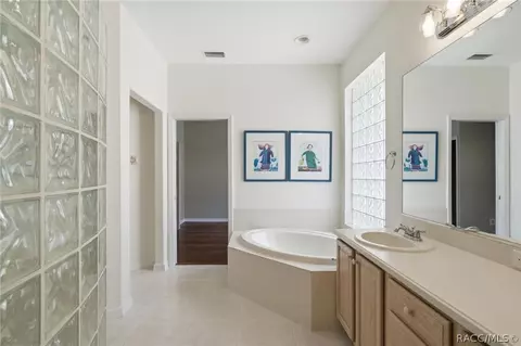 Bath - 653 W Doerr Path, Hernando, FL 34442 photo 1 of 5
