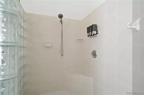 Bath - 653 W Doerr Path, Hernando, FL 34442 photo 3 of 5
