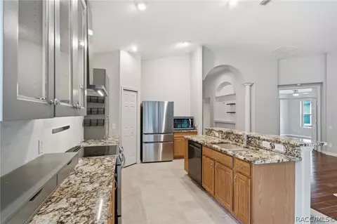 Kitchen - 653 W Doerr Path, Hernando, FL 34442 photo 4 of 6