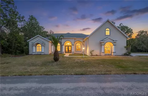 1 Stokesia Ct S, Homosassa, FL 34446