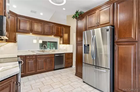 Kitchen - 1603 N Foxboro Loop, Crystal River, FL 34429 photo 3 of 5