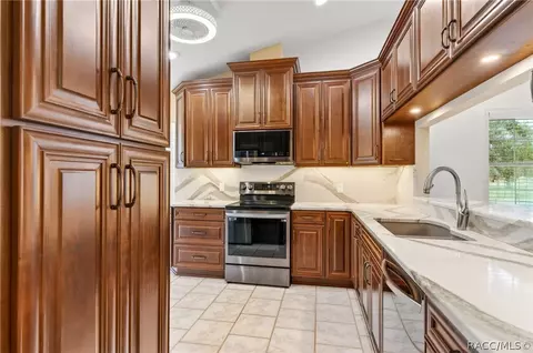 Kitchen - 1603 N Foxboro Loop, Crystal River, FL 34429 photo 2 of 5