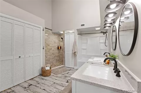 Bath - 30 River Trail Dr, Inglis, FL 34449 photo 3 of 6