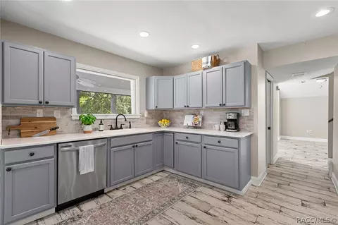Kitchen - 30 River Trail Dr, Inglis, FL 34449 photo 2 of 2