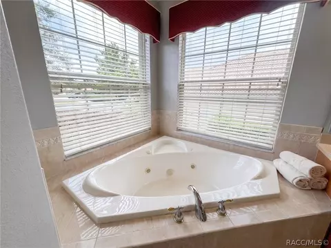Bath - 286 W Redsox Path, Hernando, FL 34442 photo 3 of 10