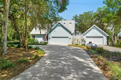 6085 S Royal Dr, Homosassa, FL 34448