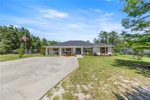 495 Fisher Rd, Ocklawaha, FL 32179