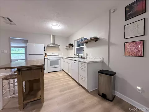 Kitchen - 271 Hudson St, Inglis, FL 34449 photo 1 of 3