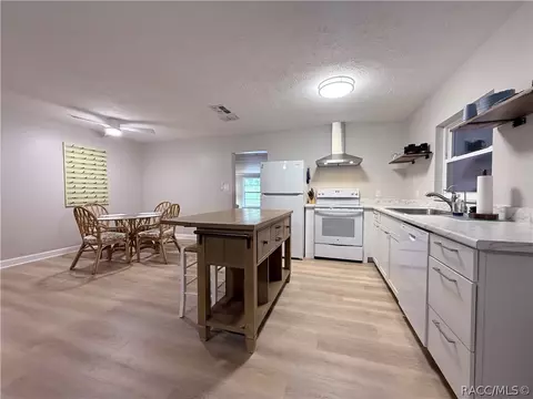Kitchen - 271 Hudson St, Inglis, FL 34449 photo 3 of 3