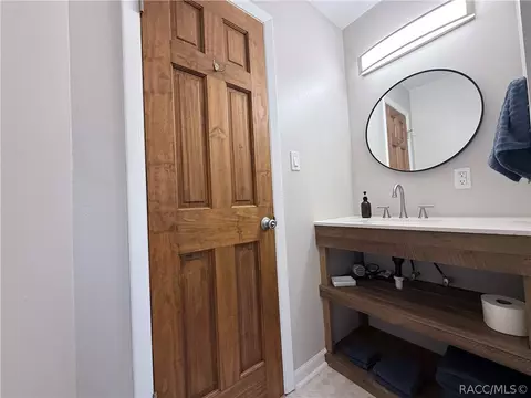 Bath - 271 Hudson St, Inglis, FL 34449 photo 2 of 5