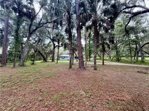 Exterior - 271 Hudson St, Inglis, FL 34449 photo 2 of 11