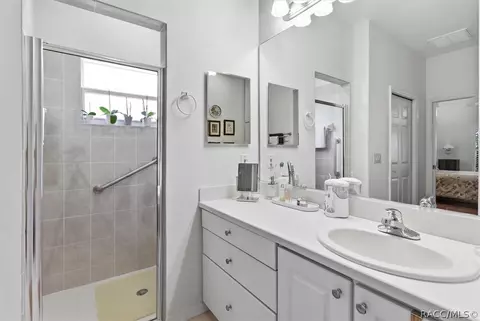 Bath - 984 W Silver Meadow Loop, Hernando, FL 34442 photo 2 of 2
