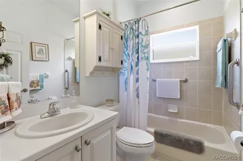Bath - 984 W Silver Meadow Loop, Hernando, FL 34442 photo 1 of 2
