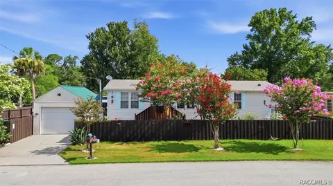 8421 W Scott Ct, Homosassa, FL 34448