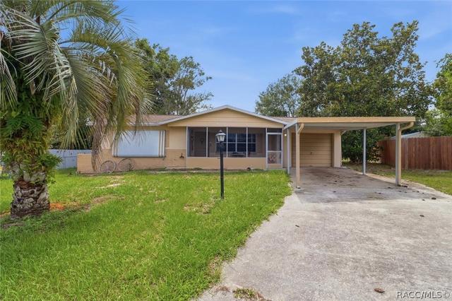 10 Della Ct, Beverly Hills, FL 34465