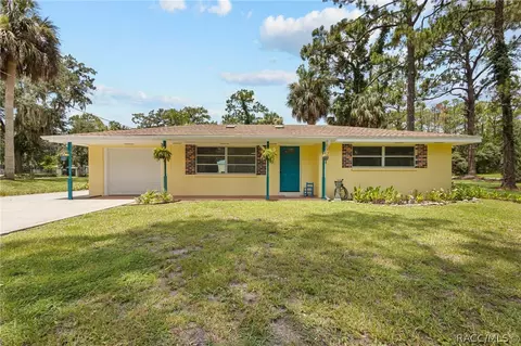 6 Hickory Ave, Yankeetown, FL 34498