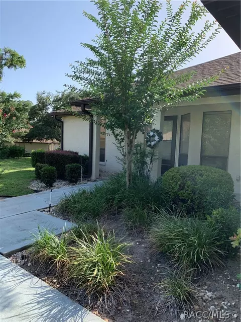 1758 N Envoy Dr, Crystal River, FL 34429