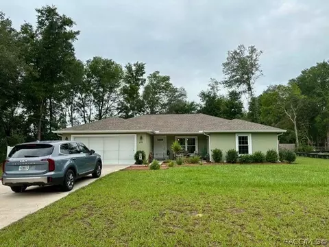8750 N Gilovu Dr, Dunnellon, FL 34433