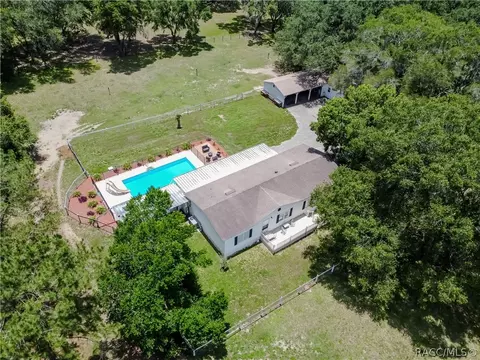 8120 E Derby Oaks Dr, Floral City, FL 34436