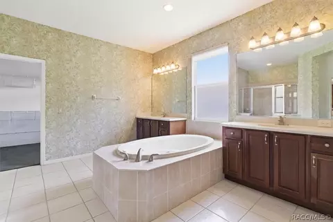 Bath - 1683 N Shadowview Path, Hernando, FL 34442 photo 1 of 4