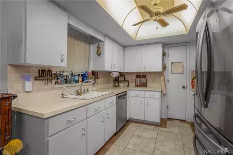 Kitchen - 7112 N Croton Pt, Hernando, FL 34442 photo 1 of 2