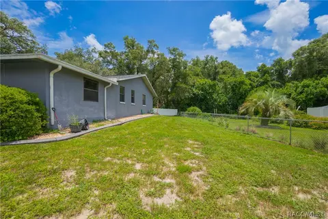 Exterior - 7112 N Croton Pt, Hernando, FL 34442 photo 2 of 10
