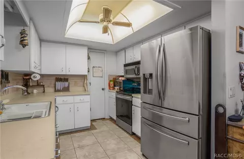 Kitchen - 7112 N Croton Pt, Hernando, FL 34442 photo 2 of 2