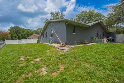 Exterior - 7112 N Croton Pt, Hernando, FL 34442 photo 5 of 10