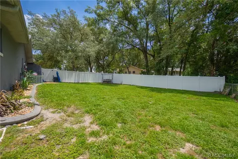 Exterior - 7112 N Croton Pt, Hernando, FL 34442 photo 3 of 10