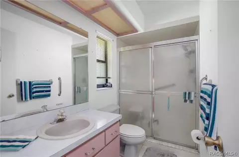 Bath - 7112 N Croton Pt, Hernando, FL 34442 photo 1 of 2