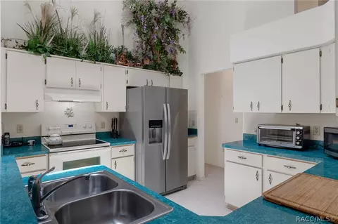 Kitchen - 3116 N Stratham Pt, Hernando, FL 34442 photo 6 of 6