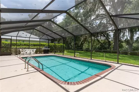 Exterior - 3116 N Stratham Pt, Hernando, FL 34442 photo 3 of 15