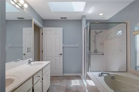 Bath - 3116 N Stratham Pt, Hernando, FL 34442 photo 2 of 5