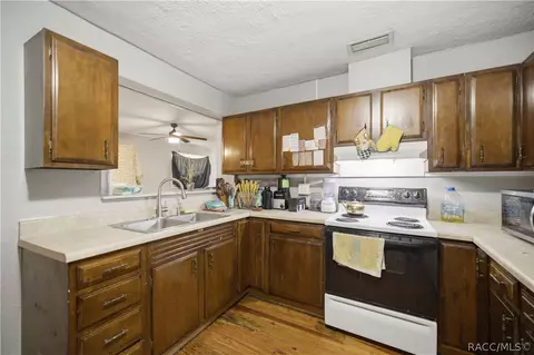 Kitchen - 818 NE 9th Ave, Ocala, FL 34470 photo 5 of 6