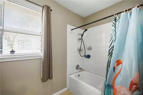 Bath - 818 NE 9th Ave, Ocala, FL 34470 photo 6 of 6