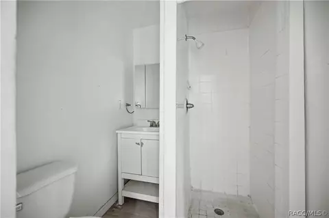 Bath - 818 NE 9th Ave, Ocala, FL 34470 photo 1 of 6